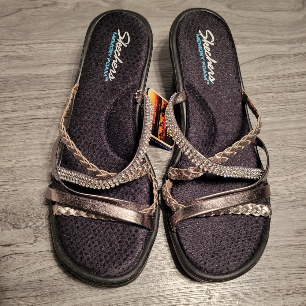 NWT Womans wedged heeled Skechers sandles.